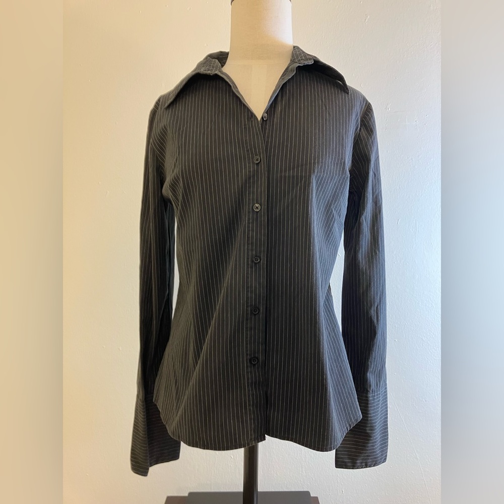 H&M women’s size 8 black pin stripe stretch blouse.